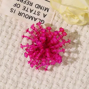 Handgemachte rosa perlenbesetzte Blumencluster DIY Zubehör für Haarklammern Detailaufnahme