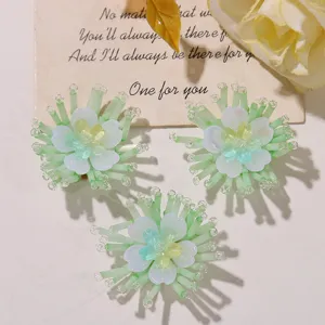 Handgemachte Perlenblumen-Accessoires fuer DIY, schoene blaue Blumen-Charms fuer Schmuck.