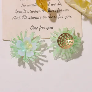 DIY grüne Perlen Blumen Zubehör Detail, handgemachte Reisperlen Blüten für Schuhe Basteln.