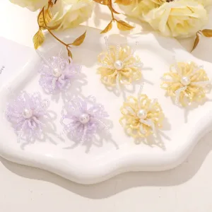Accesorios DIY de flores de cuentas hechas a mano, elegantes clips de zapatos de flores para decoración.