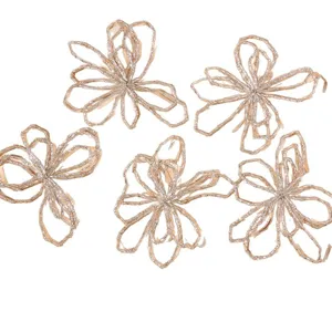 Flor hueca de cuentas plateadas accesorios de alambre retorcido hechos a mano para aretes.