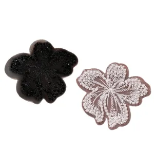 Toppa floreale ricamata di perline in rete nera e bianca per decorazione vestiti fai da te.