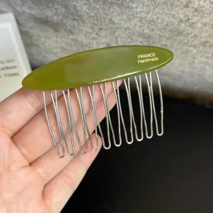 Elegantes grünes Acetat Haarkamm handgemachte Haarnadel für Damen Seitenstyling und Volumen.