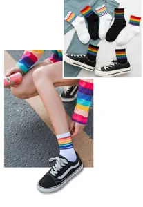 Calzini da donna a righe arcobaleno, perfetti per lo streetwear estivo, calze di cotone di tendenza.
