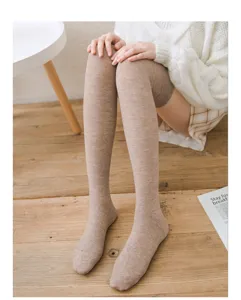 Japanischer Stil einfarbige Overknee-Strümpfe, weiche Strick-Kniestrümpfe für Damen Mode.