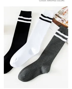 Calze al ginocchio classiche e versatili da donna con doppie strisce in morbido cotone.