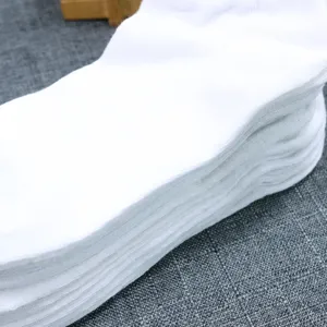 Herren einfarbige weiße Polyester Füßlinge kurze Socken im Sommerstapel Hauptansicht.