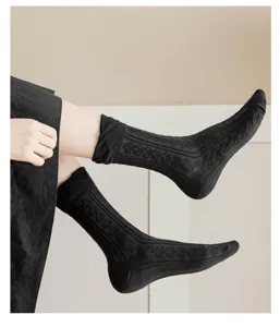 Calze slouch in maglia nera da donna, comodi calzini vintage in cotone per uso quotidiano.