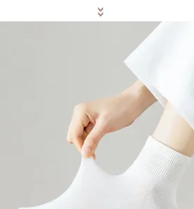 Detail shot of white cotton socks showing good elasticity and breathable fabric texture.