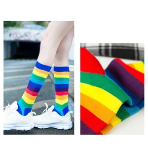 Chaussettes hautes rayées arc-en-ciel pour femmes printemps été mode coton mignon