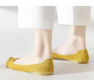 Women thin anti slip shallow mouth invisible boat socks with comfortable cotton bottom design.