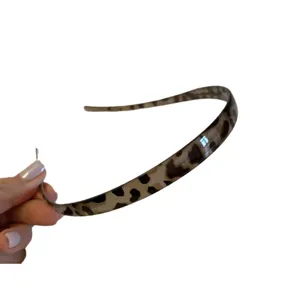 Bandeau à cheveux en acrylique à motif léopard minimaliste coréen, serre-tête élégant.