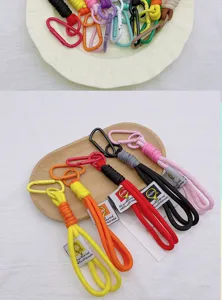 Colorful braided rope keychain with metal carabiner, ideal for keys, bags and phone straps.