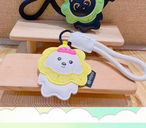 Süßer Cartoon Hunde und Katzen PU Leder Schlüsselanhänger Detail, perfekte Tasche Deko.