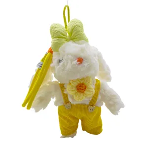 Süßer Plüsch Kaninchen Schlüsselanhänger mit gelbem Latzhose, niedlicher Taschenanhänger.