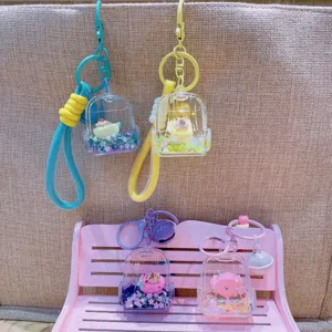 Süßer Cartoon Flüssig Treibsand Rucksack Schlüsselanhänger mit Glitzer und kleinen Puppen.