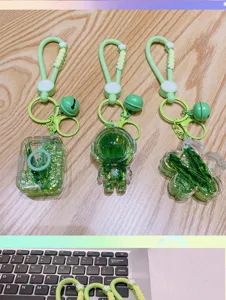 Grüner Ölgefüllter Treibsand Schlüsselanhänger Acryl Tasche Anhänger Detailansicht.