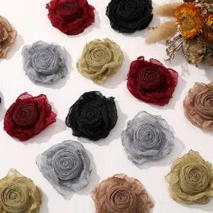 Fiori in rete fatti a mano accessori DIY, applicazioni di rose in tessuto per capelli.