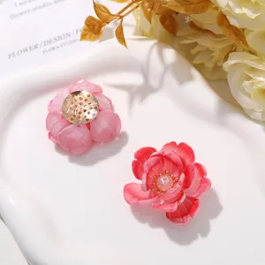Ροζ λουλούδια DIY charms, ρητίνη φλοράλ μενταγιόν για χειροποίητα σκουλαρίκια αξεσουάρ.