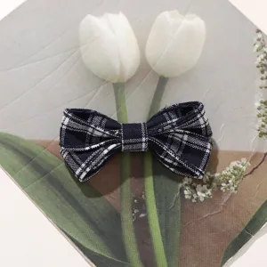 Korean college style vintage fabric plaid bow hair clip accessory detail view, cute hair styling tool.