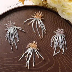 Accesorios DIY de borla de cuentas de tubo de cristal para moda y joyería decorativa.