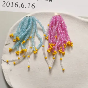 Mollette per capelli con perline fatte a mano accessori DIY con perline colorate e tubi trasparenti.