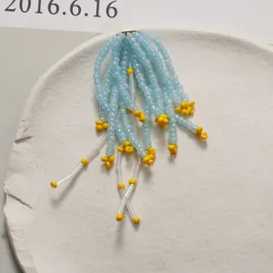 Materiale accessorio per capelli fai da te con nappa di perline fatte a mano, design a cascata.