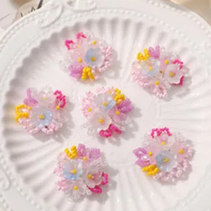 Handgemaakte kralen bloem DIY accessoires, grote holle rijstkralen bloem charms voor knutselen.