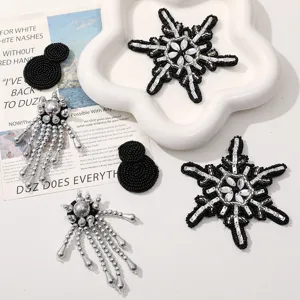 Handgemachte Gewebte Acrylperlen Blumen Quaste Schneeflocke Aufnäher DIY Kopfbedeckung Schuh Taschen Zubehör