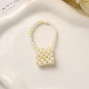Detail des Mini Perlenbeutel-Anhängers, ideal für DIY Schlüsselanhänger und Accessoires.