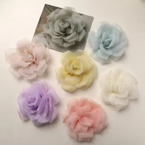 Fiori di rosa in chiffon trasparente per accessori capelli DIY, eleganti decorazioni.