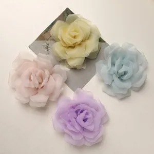 Accessori di fiori di rose in rete trasparente per fermagli per capelli e decorazioni.