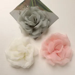 Squisito fiore di rosa in chiffon accessorio per capelli DIY corsage dettaglio vista.