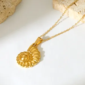 Gouden nautilus schelp hanger ketting voor vrouwen, elegante minimalistische sleutelbeen ketting.