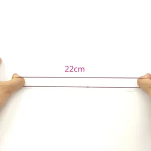 Detailed view of the thin elastic hair tie, showing its 22cm stretched length and high elasticity.