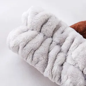Morbido peluche viso lavaggio fascia dettaglio texture grigio soffice capelli cerchietto