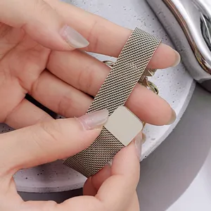 Cinturino per orologio in metallo milanese compatibile con chiusura magnetica e bel fiocco.