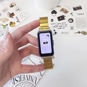 Elegante cinturino di ricambio in acciaio inossidabile per fitness tracker, cinturino in metallo dorato.