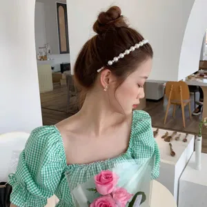 Elegant pearl headband for women, chic Korean style hair accessory for daily wear and parties.
