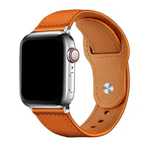 Vue de détail du bracelet de montre en cuir vintage orange avec fermeture à clous.