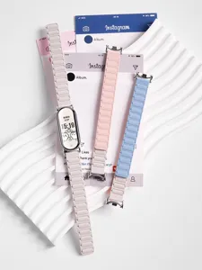 Cinturino magnetico in silicone per Xiaomi smart band, elegante accessorio per orologio.
