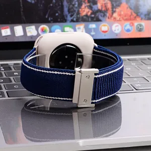 Cinturino di ricambio in nylon tessuto con fibbia magnetica in metallo per smartwatch.