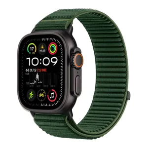 Cinturino per orologio in nylon intrecciato verde compatibile con smartwatch, design robusto.