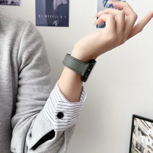 Cinturino per orologio in pelle con grana litchi verde compatibile con smartwatch, elegante.