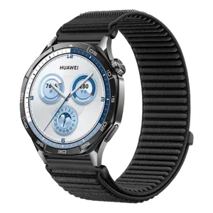 Vista detallada de la correa de reloj de nailon tejido negro para smartwatch, elástica y fuerte.