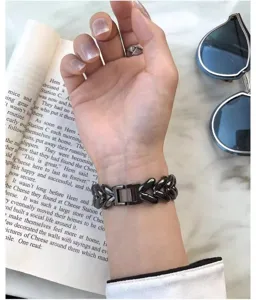 Charming metal heart watch strap detail for Apple Watch, elegant black chain link design.