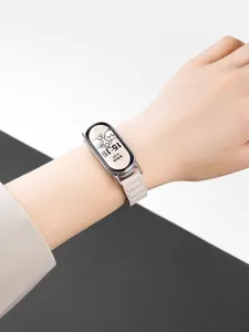 Vista ravvicinata dettagliata del cinturino per orologio in silicone magnetico.