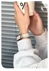 Correa de silicona magnética para Xiaomi Band 8 9, pulsera deportiva beige suave.