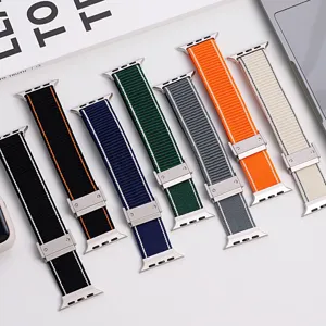 Cinturino per orologio intrecciato in nylon di ricambio per Apple Watch con fibbia magnetica