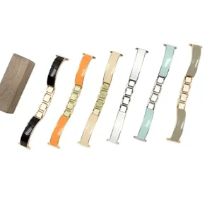 Stilvolles Metall-Emaill-Uhrenarmband passend für Apple Watch, eleganter Armreif für Damen.